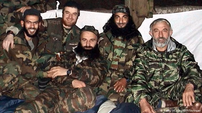 Vào thời điểm đó, với mục đích giành thắng lợi trong cuộc chiến Chechnya và kiềm chế phong trào ly khai khỏi Nga; ngay từ năm 1994, Tổng thống đầu tiên của Nga là ông Yeltsin, đã ký Hiệp ước về phân định thẩm quyền và trao cho Tatarstan địa vị "nhà nước", với tư cách là một nhà nước và nằm trong Liên bang Nga. 