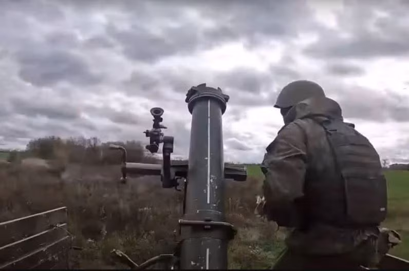 Hiện tàn quân của quân đội Ukraine dọc theo sông Bakhmutka đã bị quân Nga quét sạch hoàn toàn; trọng điểm phòng thủ đã dần dần mở rộng ra khu vực ngoại vi để đối phó với các cuộc phản công trong tương lai của quân đội Ukraine.