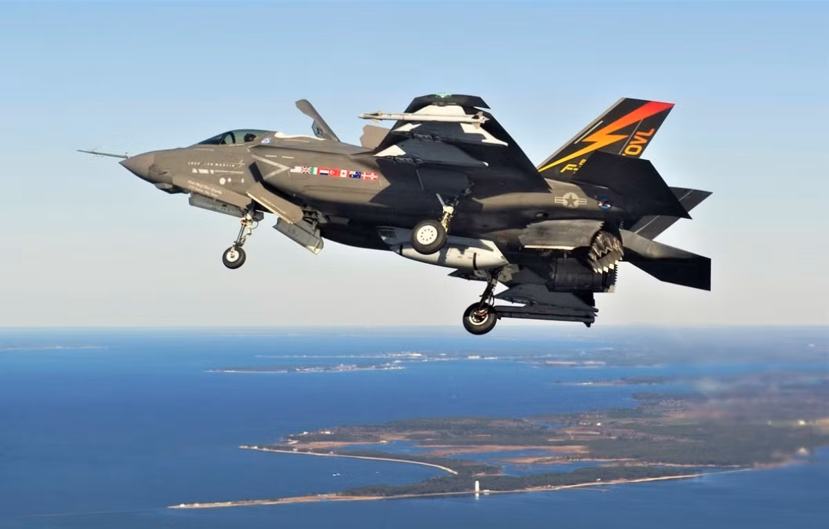 Máy bay F-35 Lightning II được trang bị hệ thống cảm biến có khả năng phát hiện dấu hiệu hồng ngoại cùng với vị trí của tên lửa đẩy và máy bay có khả năng bắn hạ tên lửa hành trình. Khi vũ khí lượn siêu thanh được phóng từ ICBM truyền thống cho đến giai đoạn tăng cường, thì F-35 có thể là một trong những lựa chọn hiệu quả để ngăn chặn.