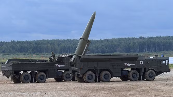 Khu vực Kaliningrad ngày nay là một tiền đồn quan trọng của Nga ở Biển Baltic. Vùng đất rộng 15.100 km vuông này có dân số 400.000 người và được trang bị nhiều vũ khí tối tân.