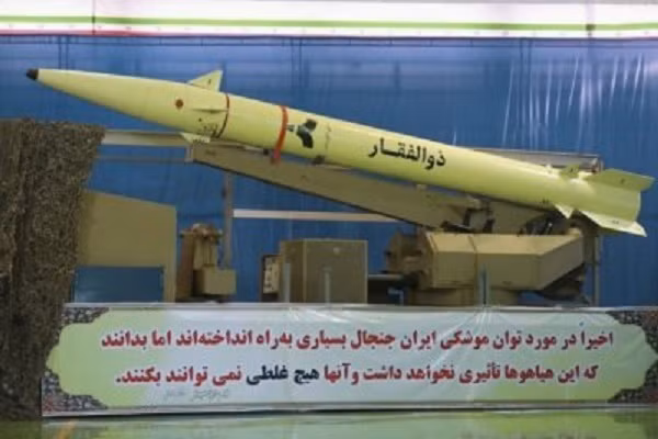 Quan trọng hơn, việc Iran cũng giáp với Liên Xô, thì một quốc gia “giàu tham vọng” lại sở hữu một kho vũ khí hạt nhân như Iran, kề sát sườn Liên Xô từ phía nam, sẽ làm gia tăng thêm lợi thế của Mỹ và phương Tây đối với đối thủ Liên Xô.