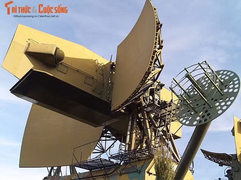 Radar của hệ thống S-200 có phạm vi phát hiện mục tiêu lên đến 600 km và khả năng tìm kiếm mục tiêu trong không gian ở độ cao trên 45.000 mét; cả hai khả năng đều lý tưởng cho việc phòng thủ tên lửa đạn đạo.