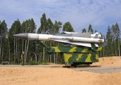 Hệ thống S-200 đầu tiên được đưa vào biên chế trong lực lượng phòng không Liên Xô năm 1966; 18 trận địa S-200 và hơn 342 bệ phóng đã được triển khai rất nhanh vào cuối năm 1966 và đến năm 1969 đã lên tới 60 trận địa. Việc triển khai đạt đỉnh là 130 trận địa và 2.030 bệ phóng vào đầu những năm 1980.