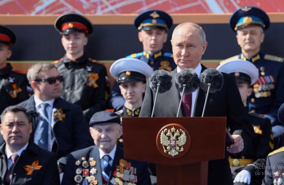 Tuy nhiên, mặc dù việc mở rộng quy mô quân đội, Điện Kremlin có thể mang lại hiệu quả chiến đấu trong ngắn hạn, nhưng về lâu dài, nếu không giải quyết được các vấn đề về nhân khẩu học và kinh tế, sự phát triển trong tương lai của Nga sẽ gặp nhiều thách thức hơn. 