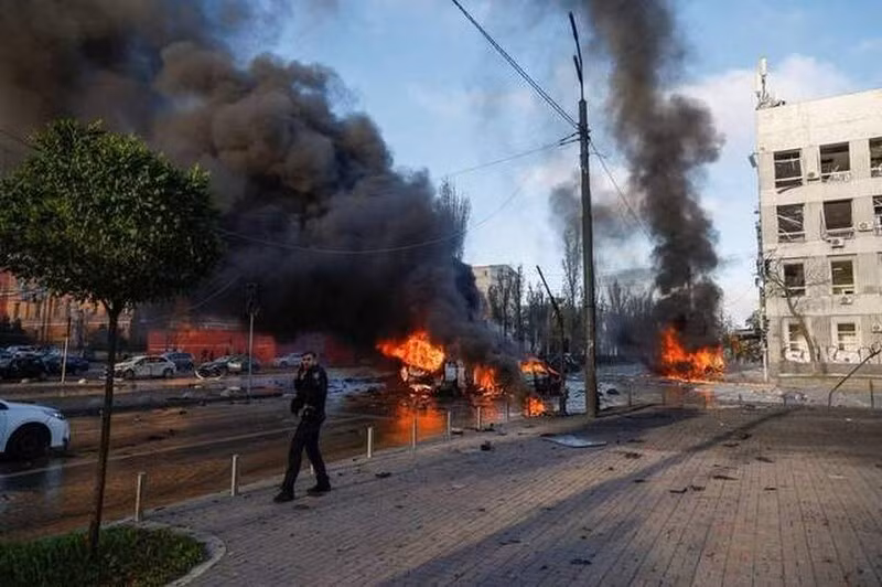 Nhiều nơi tại Ukraine, còi báo động phòng không đã không đã vang lên trong hơn nửa năm và một bầu không khí ngột ngạt bao trùm. Tuy nhiên Quân đội Nga cần duy trì các cuộc không kích và để còi báo động phòng không vang lên hàng ngày trên khắp Ukraine, để khẳng định ưu thế chiến trường.