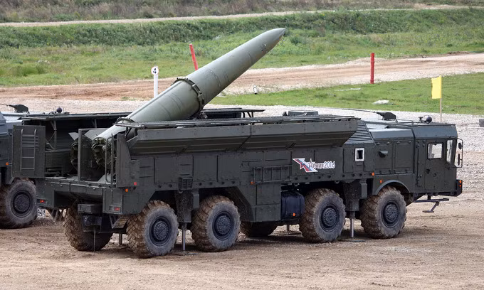 Việc NATO đe dọa chuyển 40.000 quân tới Ukraine, buộc Nga phải sử dụng số lượng lớn tên lửa đạn đạo chiến thuật (OTRK) Iskander-M, để làm vũ khí răn đe đối với khối quân sự này.
