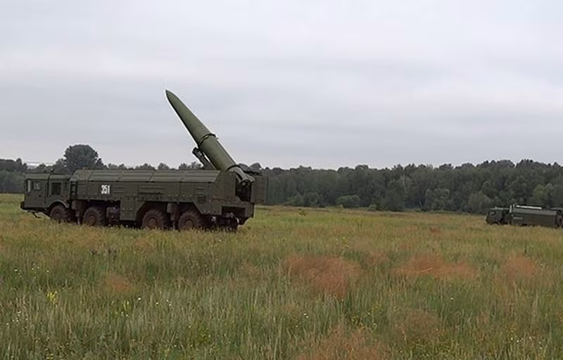 Việc NATO từ chối đảm bảo an ninh cho Nga và những lời đe dọa gần đây về việc triển khai 40.000 quân tới biên giới Nga; với loại tên lửa đạn đạo Iskander, cho phép phía Nga nhanh chóng phản ứng trước các cuộc tấn công như vậy.