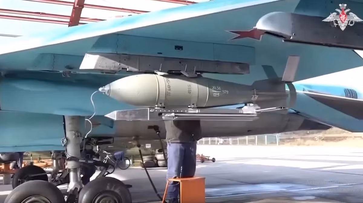 Trước đây, một máy bay Su-34 chỉ có thể mang theo 2 quả bom lượn có điều khiển UMPK FAB-500M-62, nhưng giờ đây nó có thể mang tới 4 quả bom như vậy trong một lần xuất kích và thậm chí có thể thả 2 quả bom cùng lúc.