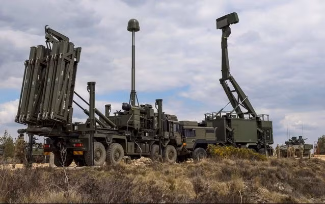 Tiết lộ nổi bật nhất của Defence24 cho biết, trên thực tế là không có hệ thống phòng không nào trên toàn thế giới được thiết kế để bảo vệ 100% lãnh thổ của một quốc gia. Hơn nữa, đối với các quốc gia như Ba Lan, hệ thống tên lửa phòng không thường được triển khai để bảo vệ các mục tiêu quân sự chiến lược và cơ sở hạ tầng quan trọng. 