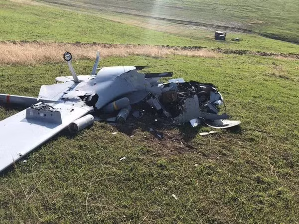 Theo các chuyên gia, UAV TB2 nên được sử dụng làm phương tiện hỗ trợ chiến thuật, trong trường hợp đối phương không có hệ thống phòng không mạnh, chẳng hạn như để chống lại các lực lượng khủng bố. Nhưng với hệ thống phòng không mạnh, UAV TB2 tỏ ra không hiệu quả. Nguồn ảnh: QQ. 