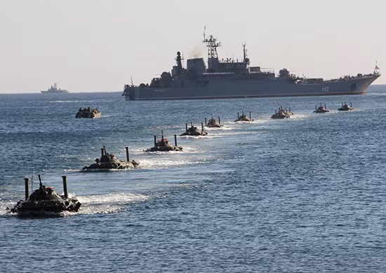 Tham gia cuộc tập trận còn có các tàu đổ bộ lớn đó là Korolev, Minsk, Kaliningrad, Thợ mỏ Olenegorsky, George the Victorious, Pyotr Morgunov, Yamal, Azov, Caesar Kunikov, Novocherkassk, Nikolai Filchenkov, Saratov, Orsk; cùng một tàu trinh sát hạng trung: Vasily Tatishchev.