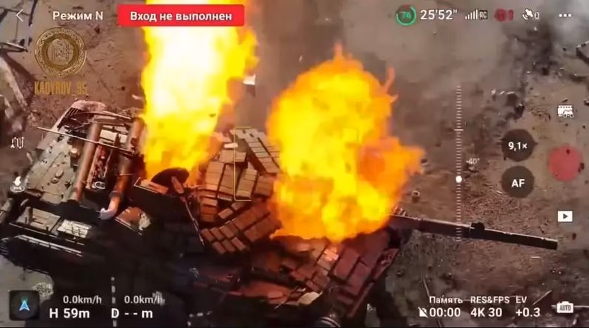 Ngoài ra, Quân đội Ukraine còn đầu tư số lượng lớn máy bay không người lái vào các hoạt động phối hợp với lực lượng tấn công mặt đất; và thậm chí là điều động cả trực thăng đến hỗ trợ.