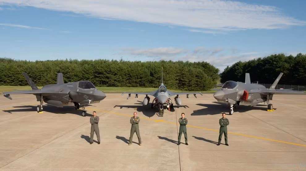 Các máy bay chiến đấu F-35 xuất phát từ căn cứ Misawa sẽ được sử dụng trong nhiều hoạt động khác nhau, từ chiếm ưu thế trên không chiến thuật đến tấn công chính xác và nhiệm vụ trinh sát tiên tiến. Thậm chí xâm nhập không phận đang có tranh chấp, nơi các hệ thống phòng không tiên tiến của đối phương có thể gây ra những mối đe dọa.