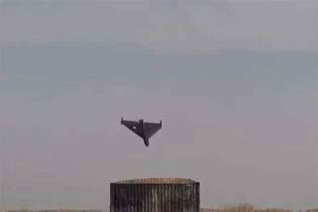 Trong nửa tháng trước, UAV tự sát Geran-2 cũng được Nga sử dụng để tấn công các mục tiêu quân sự ở thành phố cảng miền nam Odessa, gây cháy lớn và nổ kho đạn. Andrii Ryzhenko, cựu đại tá hải quân từng phục vụ trong Bộ tổng tham mưu quân đội Ukraine cho biết, một UAV tự sát đã đánh trúng sở chỉ huy hải quân ở Odessa. 