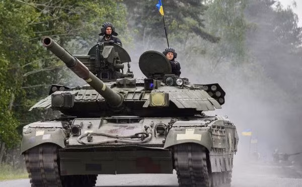 Theo Forbes, có sáu lữ đoàn xe tăng trong Lực lượng vũ trang Ukraine đó là: 1, 3, 4, 5, 14 và 17. Trong số này, lữ đoàn 5 và 14 chỉ tồn tại trên sổ sách. Theo thông tin của Bộ Tổng tham mưu Quân đội Ukraine, Lữ đoàn xe tăng số 5 được cho là đang đóng quân tại Odessa, nhưng không thực hiện bất kỳ động thái nào, ngay cả khi xung đột Nga-Ukraine nổ ra.