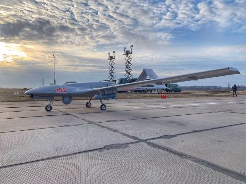 Quân đội Ukraine đã không sử dụng UAV TB2 do Thổ Nhĩ Kỳ sản xuất trong một thời gian khá dài, đặc biệt là để tấn công các lực lượng mặt đất và phương tiện bọc thép của Nga; thậm chí trong mấy tháng qua, loại UAV được kỳ vọng này, hầu như biến mất trên chiến trường. 