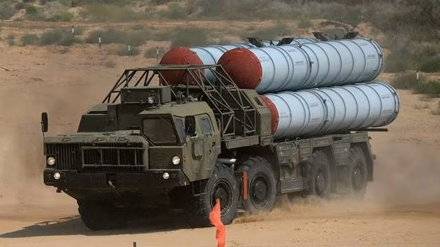 Theo một thông tin trên trang web "War Zone" vào ngày 29/8 cho biết, một điều hết sức bất ngờ đã xảy ra chỉ vài ngày trước, Quân đội Nga đã rút những hệ thống tên lửa phòng không S-300, đang làm nhiệm vụ trực chiến tại chiến trường Syria về nước.