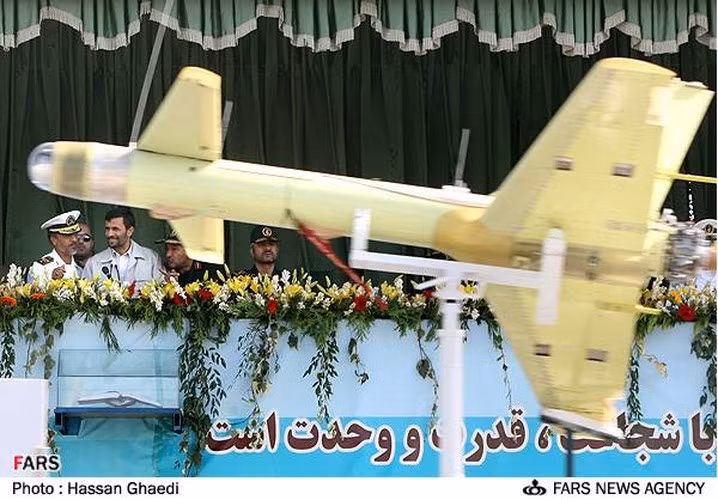 Tuy nhiên, Galen Wright khẳng định rằng, UAV Ababil-2 đã được đưa vào sản xuất 5 năm trước đó, vào năm 1992. Điều thú vị là, bất kể quan điểm khác nhau, cả hai nguồn tin đều đồng tình rằng, Ababil- 2 chính thức ra mắt công chúng vào năm 1999. Điều đáng chú ý là Ababil-2 còn được một số nguồn gọi là Ababil-II. 