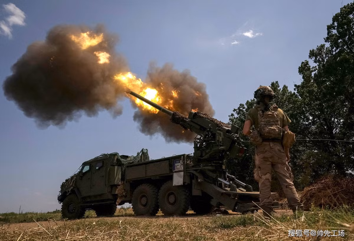 Tuy nhiên, kho vũ khí của Mỹ và các nước NATO vẫn đang trong tình trạng “bình yên”, và năng lực sản xuất chắc chắn là không đủ. Ngay cả Đức cũng chỉ có thể viện trợ 3.000 viên đạn pháo mỗi lần, không đủ cho quân đội Ukraine chiến đấu trong một ngày. Do đó, có nguy cơ thiếu vũ khí “đột ngột” trong cuộc phản công của Ukraine ở mặt trận phía nam là rất có thể và đây là điều nguy hiểm. https://www.sohu.com/a/707054894_100145375?scm=1102.xchannel:1479:110036.0.3.0~9010.68.1600001.0.0&amp;spm=smpc.content-abroad.fd-
