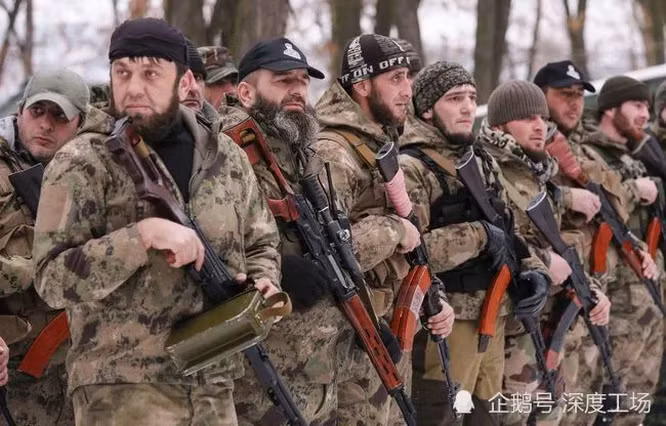 Điều này chủ yếu là do Kyiv đã từ chối đàm phán với Nga, cũng như sự chống cự mạnh mẽ của Quân đội Ukraine và những người theo chủ nghĩa dân tộc cực đoan (chủ yếu ở Miền Tây Ukraine).