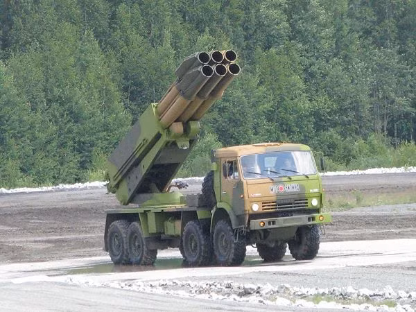 Hệ thống pháo phản lực phóng loạt 9A52-4 Tornado được thiết kế để tiêu diệt sinh lực lộ, phương tiện không bọc thép và bọc thép nhẹ; phá hủy các sở chỉ huy, trung tâm thông tin liên lạc và các nhà máy sản xuất quốc phòng, sân bay, kho tàng, bến cảng...