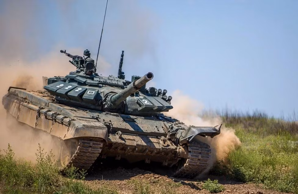 Lớp giáp bảo vệ của T-72B3 cũng được nâng cấp với loại giáp phản ứng nổ thế hệ mới Kontakt-5, giúp nâng cao khả năng sống sót trước đạn chống tăng nổ lõm hoặc đạn thanh xuyên dưới cỡ. Đồng thời, các khối giáp bổ sung được thêm vào phía trước, bên hông và phía sau, giúp cải thiện khả năng bảo vệ của xe. 