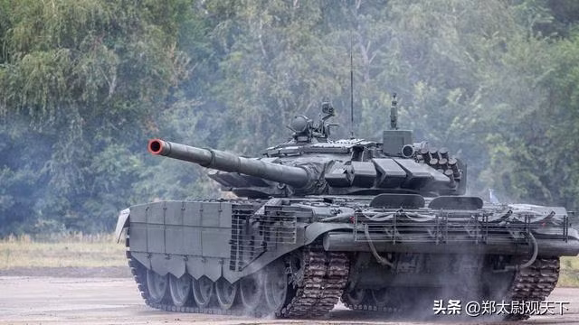 Do vậy xe tăng cũng cần phải áp dụng một loạt các biện pháp bảo vệ để bảo vệ sự an toàn của những người ngồi trong xe. Ví dụ như hệ thống giảm xóc, dây đai an toàn, hệ thống ghế an toàn,… được lắp đặt trên xe nhằm đảm bảo sự an toàn và ổn định của các thành viên trên xe, trong quá trình xe di chuyển. 