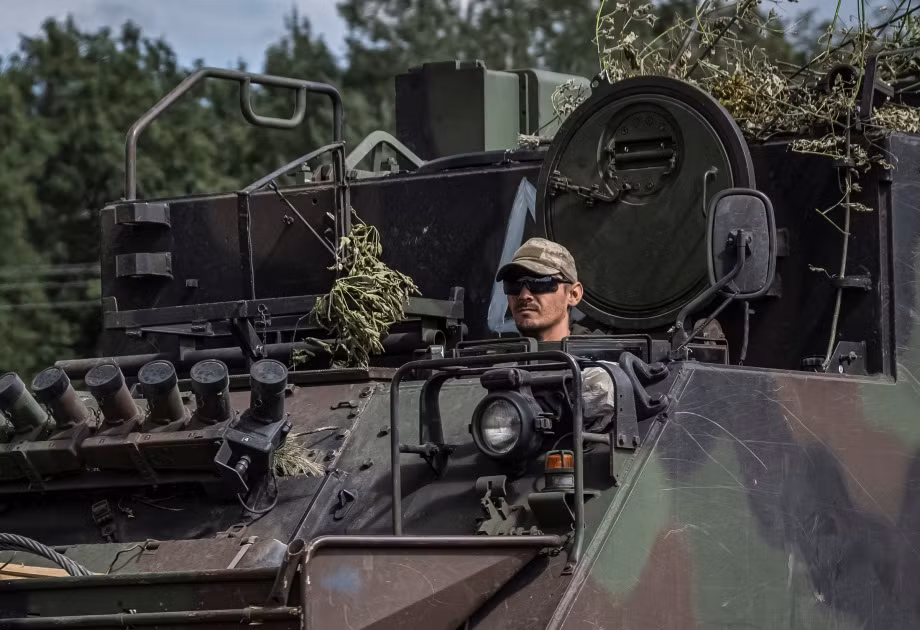 Vào ngày 6/8, Quân đội Ukraine đã bất ngờ tấn công vào tỉnh Kursk của Nga, nhanh chóng đột phá biên giới, sau đó mở cuộc tấn công thần tốc dọc theo đường cao tốc. Tất nhiên, loại xe thiết giáp bánh cỡ trung như xe Strike có thể phát huy tốt lợi thế của chúng.