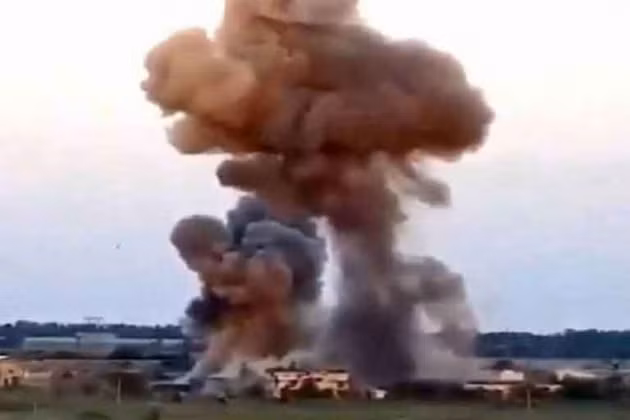 Theo đại diện của Cộng hòa Nhân dân Donetsk tự xưng, một chiếc cầu phao đã bị phá hủy bởi lực lượng dân quân DPR; đây là cây cầu nối duy nhất nối giữa lực lượng đặc nhiệm với các lực lượng chủ lực của Quân đội Ukraine. Và bây giờ, do bị cắt hỗ trợ, lực lượng đặc nhiệm Ukraine đóng tại làng Staromaryevka có thể bị xóa sổ.