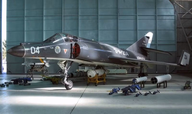 Nếu Anh cấm vận ghế phóng, thì Argentina có thể tìm thấy ghế phóng từ công ty khác, như Task Aerospace chẳng hạn mà không có bất kỳ thành phần nào của Anh. Nhưng điều đó cũng không giải quyết được vấn đề, đối với các phụ tùng thay thế do chính Pháp sản xuất.