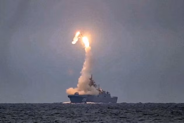 Cũng vào ngày hôm qua, Nga tuyên bố sẽ triển khai hàng trăm tên lửa siêu thanh Zircon ở Biển Đen và Địa Trung Hải nếu Ukraine gia nhập NATO; đây là lời cảnh báo cuối cùng của Nga với NATO. 