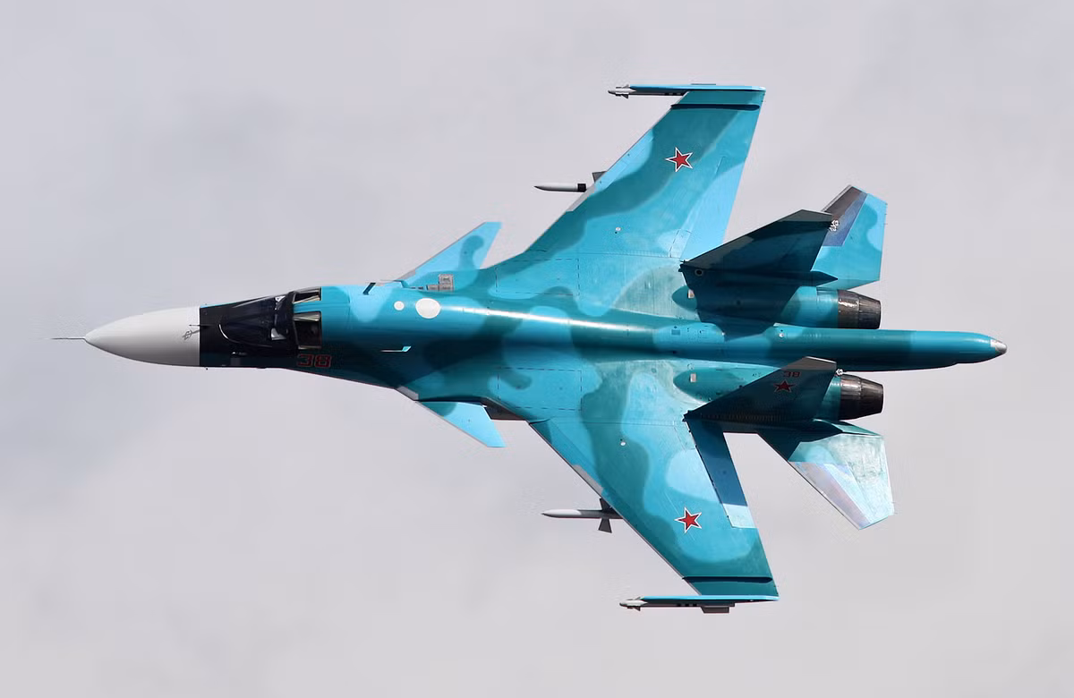 Nong: Nga trien khai mot trung doan Su-34 toi gan bien gioi Ukraine