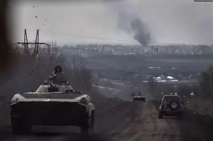 Thậm chí Quân đội Ukraine có thể áp dụng chiến thuật thọc sâu, nhanh chóng chọc thủng các vị trí phòng thủ của quân Nga, đánh tràn vào hậu tuyến hoặc hai bên sườn của quân Nga; từ đó xuyên thủng lỗ hổng phòng thủ mà quân Nga để lại. 