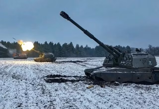 Nếu quân đội Nga muốn tấn công quân đội Ukraine, thì sẽ phải đối mặt với sự bắn phá và chế áp của pháo tầm xa, đặt phía sau trận địa phòng ngự của quân đội Ukraine; và tương tự, quân đội Ukraine cũng sẽ gặp phải sự bắn phá của pháo binh quân đội Nga.