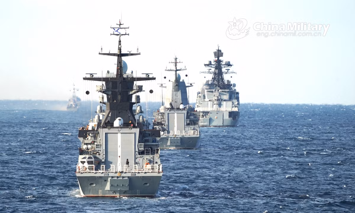 Trong 10 năm qua, Mỹ chỉ hạ thủy được 1 tàu sân bay, 12 tàu khu trục (trong đó có 3 tàu chiến lớp Zumwalt), 14 tàu ngầm hạt nhân. Còn Trung Quốc trong 10 năm qua đã hạ thủy 20 tàu khu trục các loại, 2 tàu sân bay, 3 tàu ngầm, 26 khinh hạm và 63 tàu hộ tống.