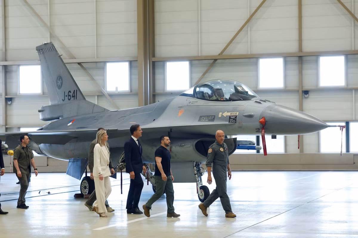 Số máy bay chiến đấu F-16 nếu được phương Tây viện trợ cho Ukraine, chủ yếu sẽ được sử dụng làm nhiệm vụ phòng không khu vực và một số ít nhiệm vụ tấn công mặt đất nếu cần thiết (chủ yếu là phóng tên lửa hành trình tầm xa). 