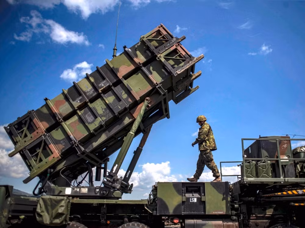 Trong khi đó, số lượng tên lửa phòng không của Ukraine được phương Tây hỗ trợ còn hạn chế và chủ yếu được triển khai ở một số thành phố trọng điểm; do vậy hầu hết các khu vực của Ukraine thực sự không có khả năng phòng vệ trước các cuộc tấn công bằng tên lửa của Nga. 