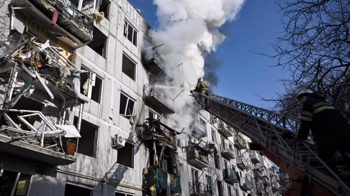 Trước đó, Quân đội Nga đã bao vây Kharkiv, thành phố nằm cách biên giới Nga khoảng 20 km về phía Nam, ngay sau khi Moscow tiến hành chiến dịch quân sự đặc biệt ở Ukraine hôm 24/2.