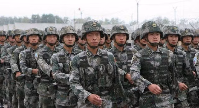 Mặc dù yêu cầu quân đội hiện đại hóa của Trung Quốc cần những người lính có năng lực, có học thức để có thể khai thác, sử dụng những vũ khí trang bị hiện đại. Nhưng thực tế rõ ràng là ngày càng nhiều thanh niên thành thị, có trình độ học vấn cao, không muốn phục vụ trong quân đội lâu dài.