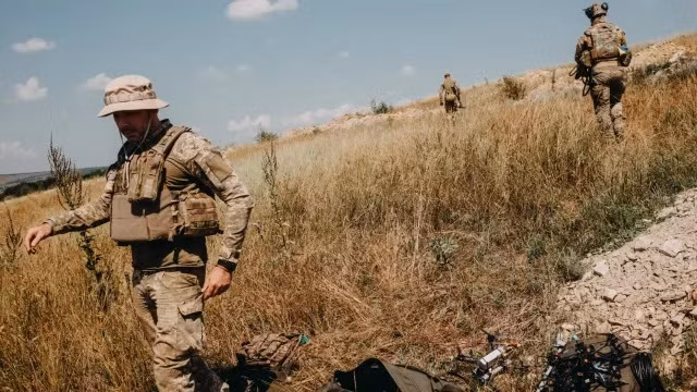 Quân đội Ukraine đã phát động một cuộc phản công quy mô lớn từ tháng 6 năm nay, nhằm giành lại một số lãnh thổ do quân đội Nga kiểm soát. Các quan chức quân sự cấp cao Ukraine gần đây tuyên bố rằng, cuộc tấn công của quân đội Ukraine đã "tạo ra bước đột phá" và "chúng tôi đang ở giữa tuyến phòng thủ thứ nhất và thứ hai của quân đội Nga".
