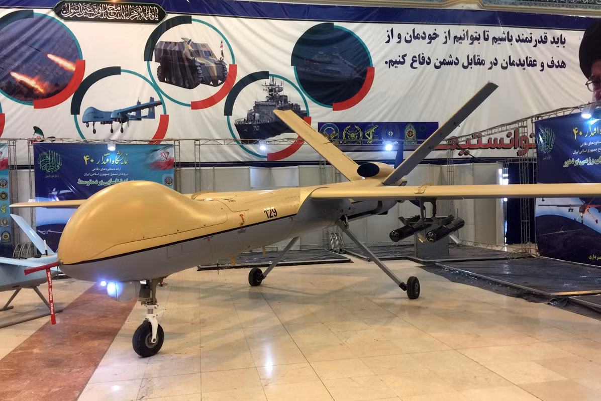 Còn theo thông tin mới nhất từ trang Sina của Trung Quốc, lô UAV đầu tiên mà Iran xuất khẩu sang Nga đã đến Moscow. Rất có thể những chiếc UAV này sẽ xuất hiện ở khu vực Donbass trong chiến dịch mùa thu, và khi đó chiến trường Ukraine, trở thành nơi giao tranh giữa vũ khí Mỹ và Iran.