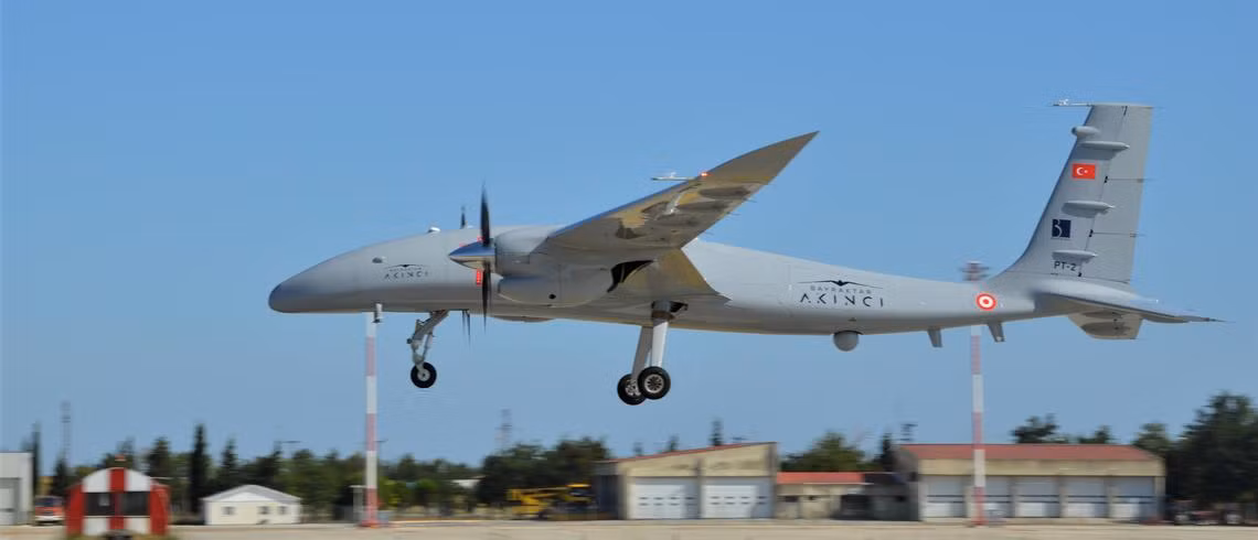 Theo thông tin được ấn phẩm Defense Express công bố, Quân đội Ukraine có thể sẽ sớm đưa vào trang bị các máy bay không người lái tấn công Akinci của Thổ Nhĩ Kỳ để kiểm tra khả năng chiến đấu của chúng.