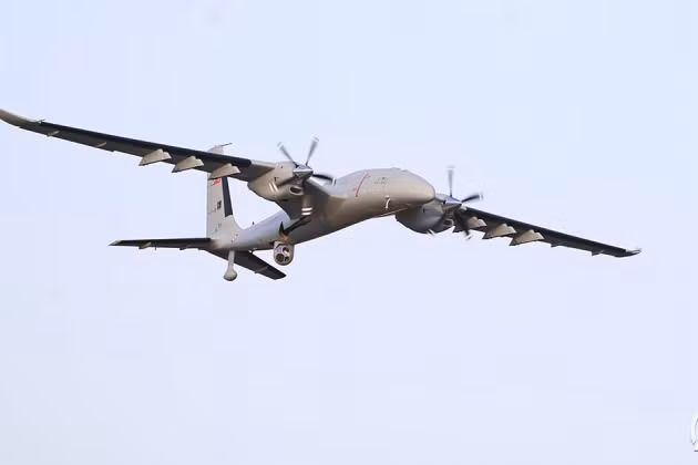 Trong khi đó, có thông tin cho rằng, Kiev đã chính thức đề nghị Thổ Nhĩ Kỳ bán cho loại UAV hiện đại nhất, đó là loại UAV tầm cao Akinci, để dùng cho tấn công Donbass; đề nghị này đang chờ sự “gật đầu” của phía Thổ Nhĩ Kỳ.