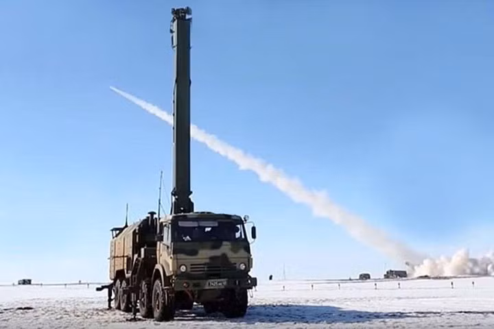 Nhược điểm duy nhất của radar trinh sát pháo binh Penicillin là loại radar thụ động, nên có tầm phát hiện nhỏ (tối đa 25 km); do vậy loại tên lửa như HIMARS có tầm bắn xa, nên ít bị đe dọa hơn. Tuy nhiên, hiệu quả phát hiện và khóa mục tiêu của pháo xe kéo kiểu cũ cũng như các loại lựu pháo tự hành và pháo phản lực phóng loạt BM-21 của Ukraine, vẫn cực kỳ đáng tin cậy. 