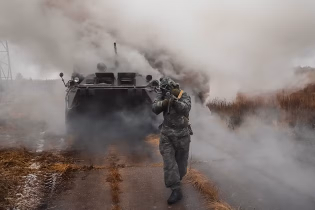 Trong mỗi đợt tấn công, Quân đội Ukraine sẽ tập trung một số lượng lớn bộ binh và trang bị; nếu đợt thứ nhất bị chặn lại, đợt thứ hai lại tiếp tục bước vào chiến đấu. Mục đích là tìm ra những mắt xích yếu trong tuyến phòng thủ của quân Nga, để đạt được những đột phá chiến thuật.