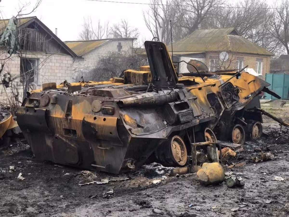 Một khi các trận địa pháo HIMARS của Ukraine bố trí ở làng Duchani, họ hoàn toàn có thể phong tỏa sân bay Chaplinka ở bên kia sông của Nga. Mặc dù quân đội Nga đã phá hủy hơn một chục xe bọc thép chở quân và xe bán tải của Ukraine, nhưng vẫn không đẩy lùi được quân đội Ukraine khỏi làng Duchani. 