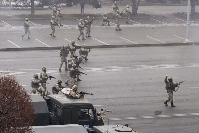 Theo thông tin, các lực lượng Quân đội Nga thuộc lực lượng gìn giữ hòa bình của CSTO, phối hợp với các lực lượng an ninh Kazakhstan, đã dẹp tan lực lượng bạo loạn và khủng bố gồm 20.000 tên, chỉ trong vòng 24 giờ.