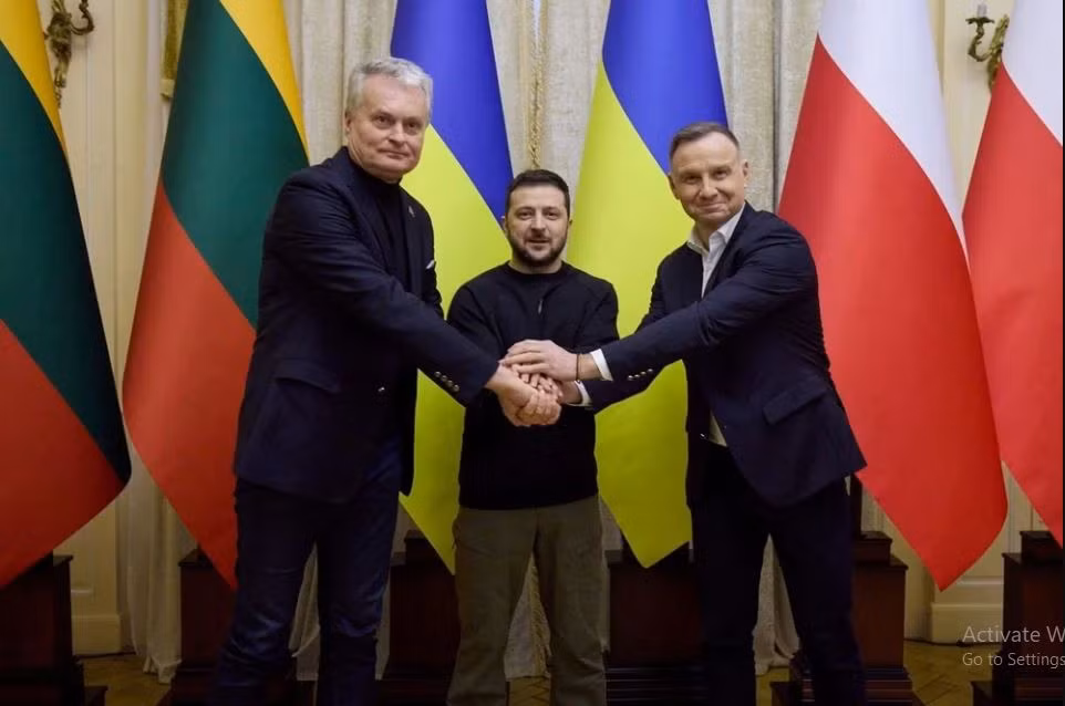 Bất chấp thúc ép trên, cùng ngày, trong một cuộc họp báo chung với người đồng cấp Ukraine, Tổng thống Zelensky, hai tổng thống Gitanas Nauseda (Lithuania) và Andrzej Duda (Ba Lan) cho biết, họ không thể chuyển bất cứ hệ thống phòng không Patriot nào nữa cho Kiev. 