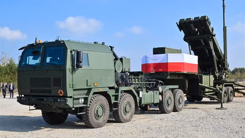 Hãng thông tấn PAP của Ba Lan cho hay, khi được hỏi vì sao Liên minh châu Âu (EU) lại không thể chuyển giao cho Ukraine 5-7 trong tổng số 100 hệ thống Patriot mà khối này đang sở hữu, ông Duda trả lời: “Ba Lan hiện không có hệ thống Patriot nào, giờ đây chúng tôi mới bắt đầu triển khai những hệ thống này". (Nguồn ảnh: Topwar, CNN, Ukrinform, EPA-EFE/Tytus Zmijewski).