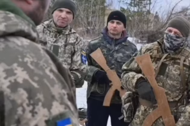 Một vụ bê bối mới trong quân đội Ukraine đã xảy ra, trong quá trình các đơn vị của quân đội nước này, tiến hành huấn luyện bảo vệ Kiev, trong trường hợp bị tấn công và bị dư luận nước này chỉ trích kịch liệt.
